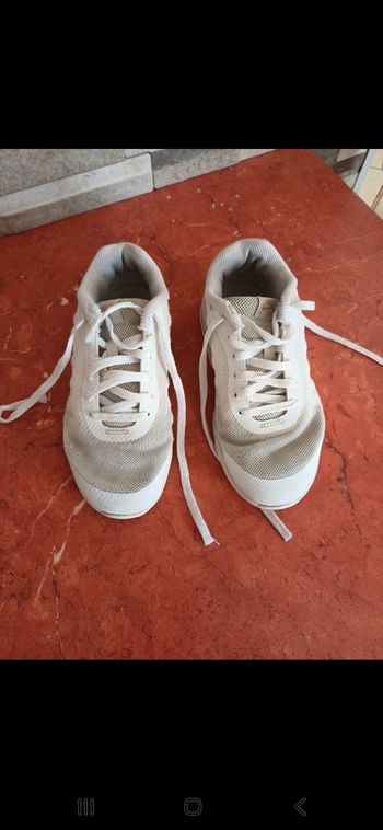 Baskets Nike taille 31