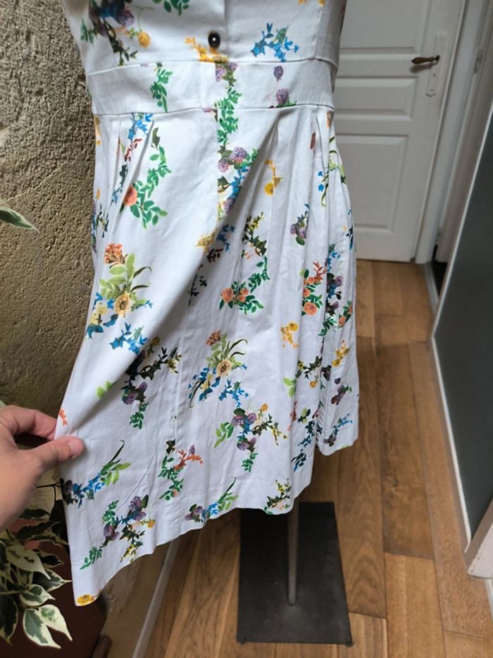 Robe blanches à fleurs camaïeu taille 34 - photo numéro 3