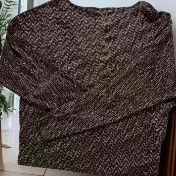 Pull avec manches noir et doré 🌹 L 🌹 m squitos - photo numéro 3