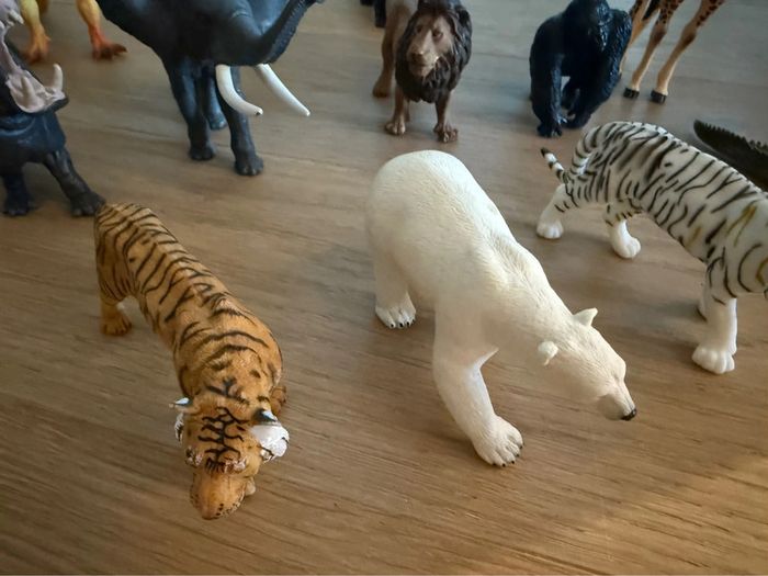Lot 12 figurines animaux - photo numéro 2