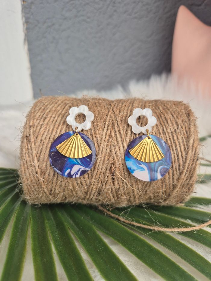 Boucles d’oreilles papier - résine- métal - acrylique 🤩 #Bijoux #Créations #Accessoires #Mode ✨