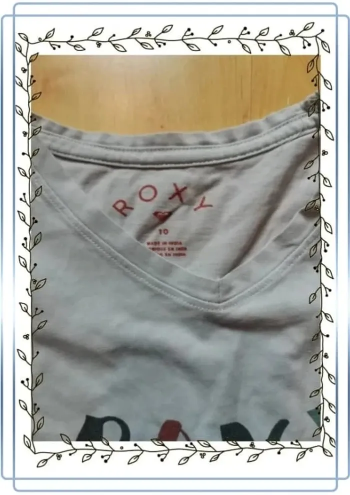 T-shirt Roxy blanc 10 ans, très bon état - photo numéro 2