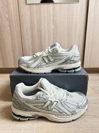 New Balance 1906R grises et blanche, neuves, taille 43