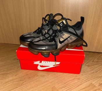 Nike Air VaporMax 2019 noir et doré - Pointure 38 - Très bon état