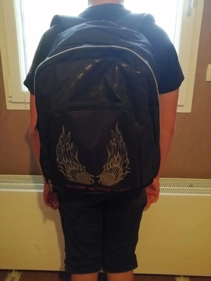 Cartable noir avec des ailes d'ange - photo numéro 5