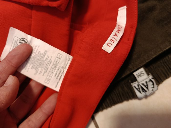 A saisir ! 3 jeans  + 2 pantalons ( dont 1 CAMAÏEU) , femme, tailles 36 et 38  ( Bien lire merci) - photo numéro 4