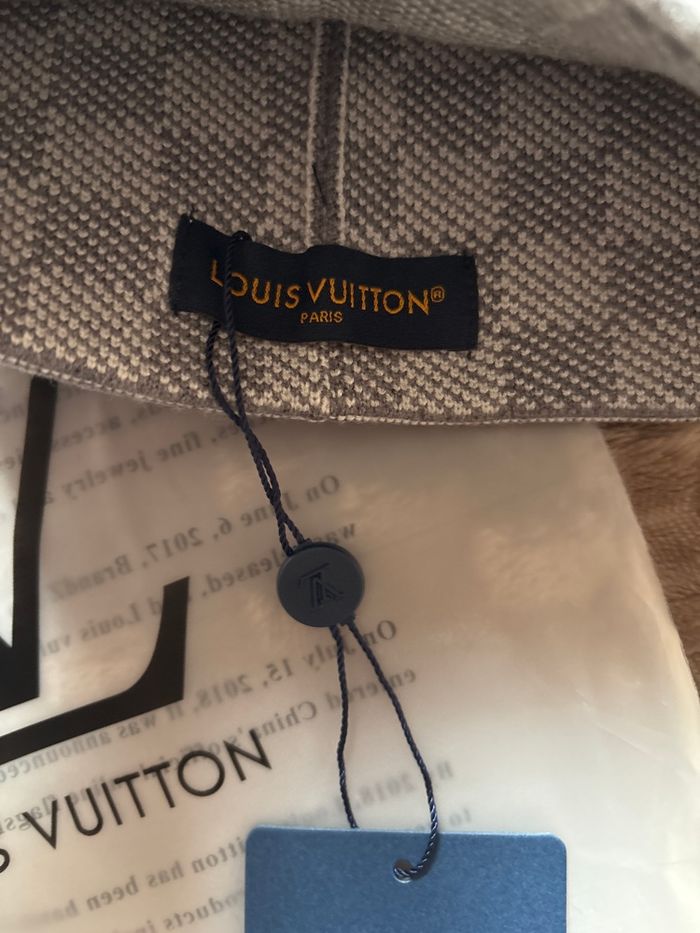 Bonnet Lv gris - photo numéro 3
