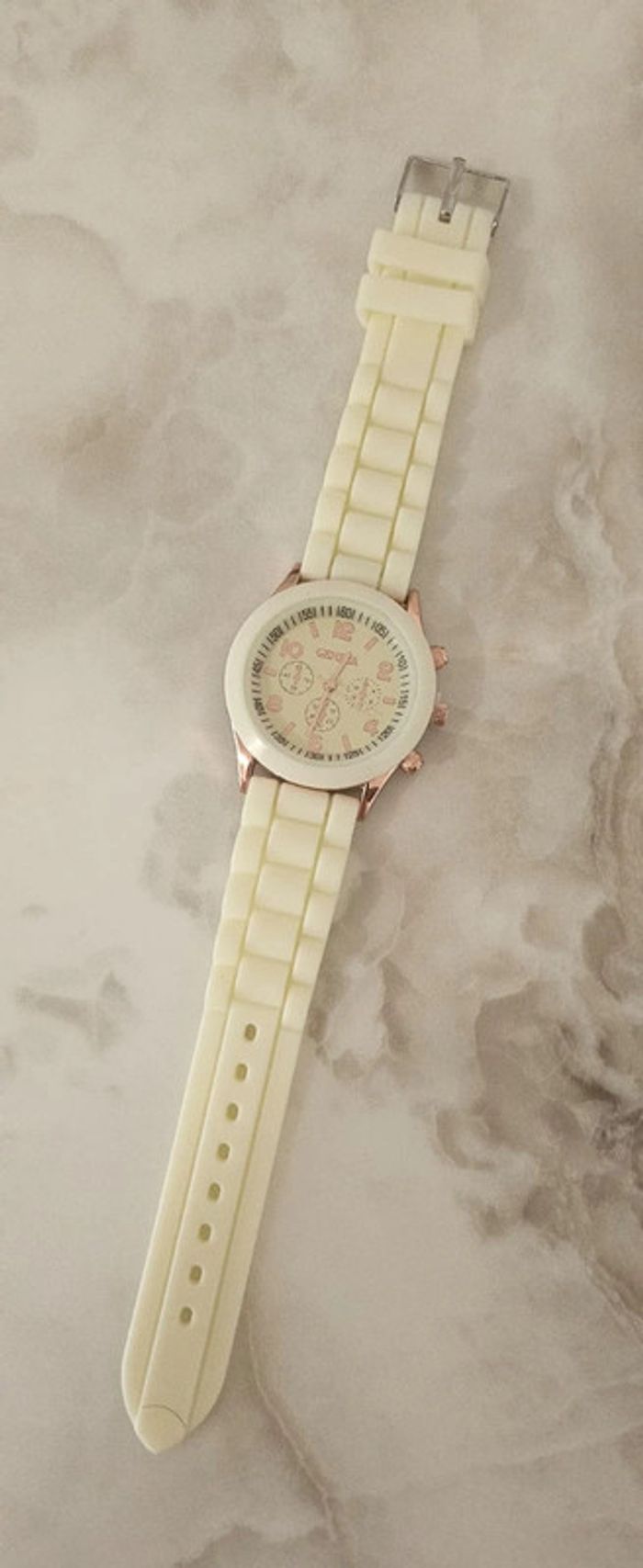 Montre blanche - photo numéro 2
