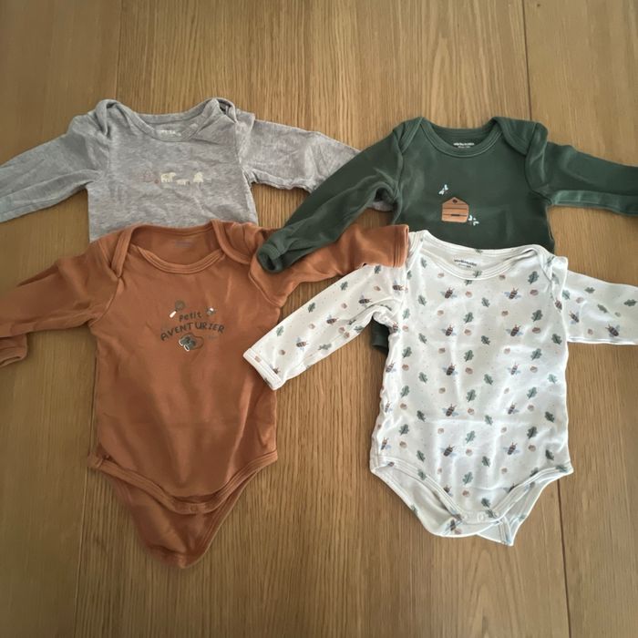 Lot 4 bodies longues manches 18mois