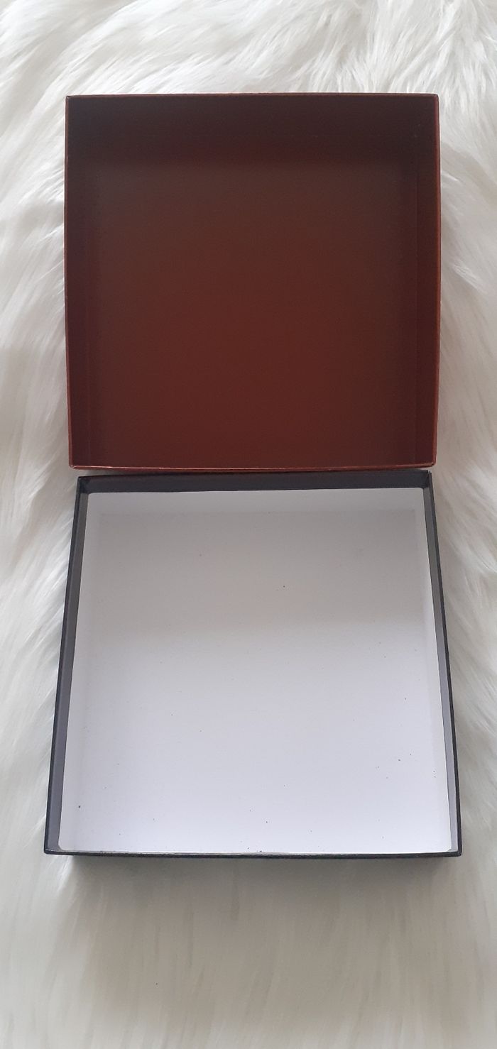 Boîte vide - photo numéro 2