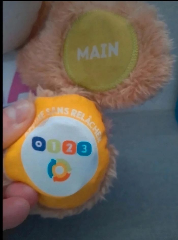 Peluche interactive bébé - photo numéro 2