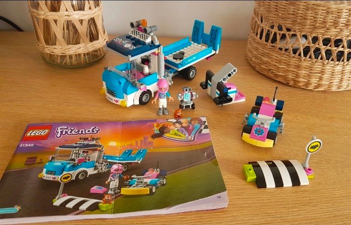 Le camion de service
+ karting
Excellent état 
Lego friends
Complet