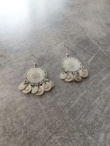 Boucles d'oreilles à motifs ethniques