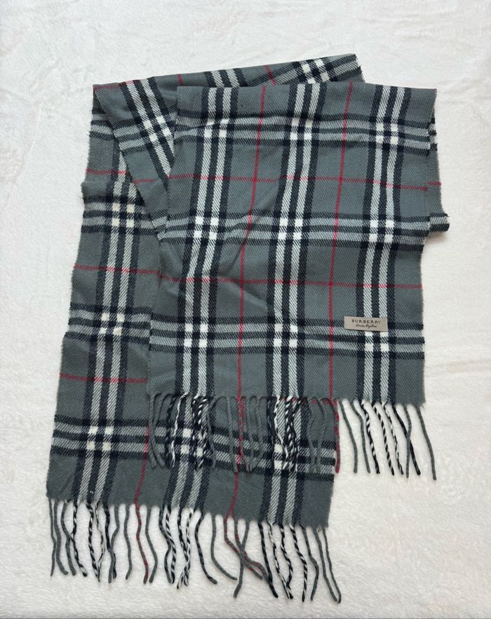 Écharpe Burberry en laine à carreaux – Authentique & intemporelle - photo numéro 3