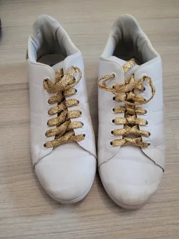 Basket blanche dorée