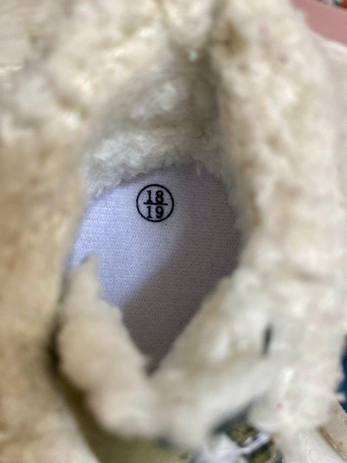 Chaussures et chaussons bébé, taille 18 - 19 - photo numéro 4