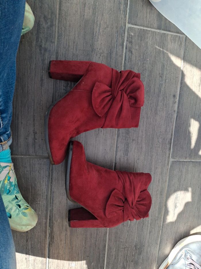 Chaussures à talon bordeau suédine