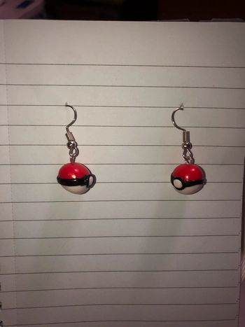 Boucle d’oreilles poke ball