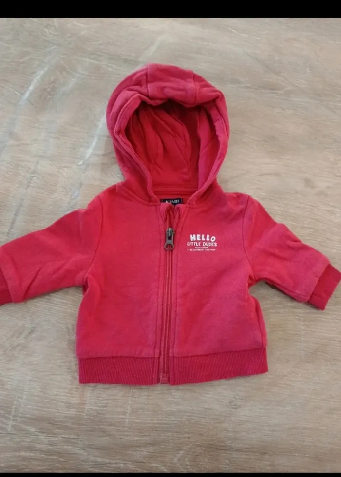 Veste à capuche garçon
Taille 1 mois - photo numéro 2