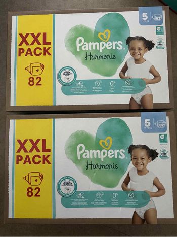 Nombre de deux cartons de couches, taille cinq Pampers harmonie