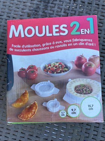 Lot de moules à chaussons