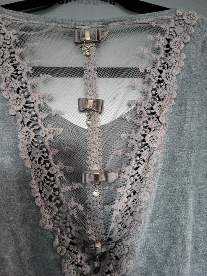 Pull gris ouvert dans le dos - photo numéro 4