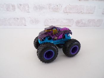 Monster trucks - Hot wheels - Taureau (J12)