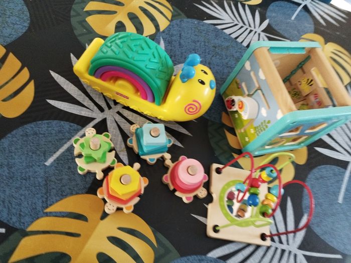 Lot jouets 6-12 mois