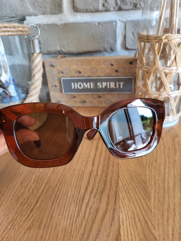 Lunettes de soleil Neuves Catégorie 3 avec etui - photo numéro 3