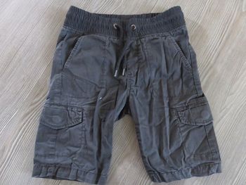 short gris foncé H&M3-4 ans 104cm