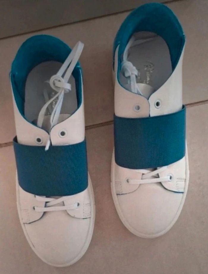 Chaussures neuves 33 - photo numéro 2