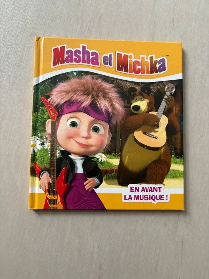 Masha et Michka. En avant la musique !