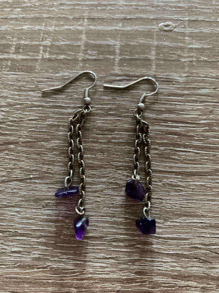 Boucles d’oreilles pendantes pierres violettes - photo numéro 1