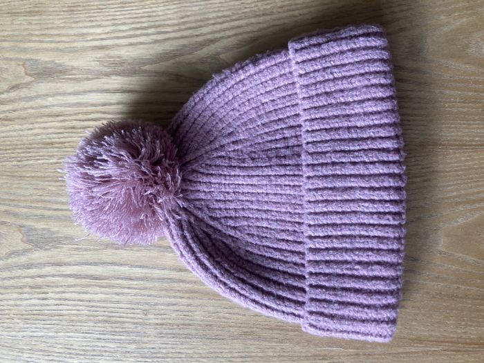 bonnet en maille côtelée avec pompon taille 2/4 ans
