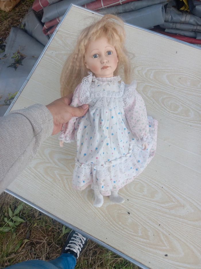 Poupée porcelaine vintage - photo numéro 3