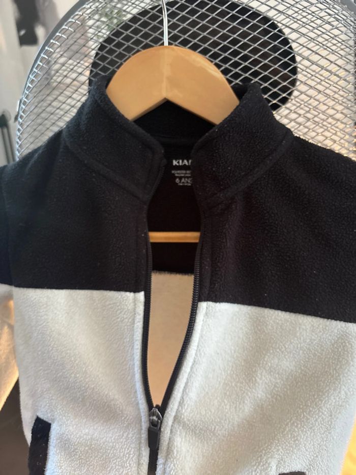 Gilet noir et blanc - photo numéro 4