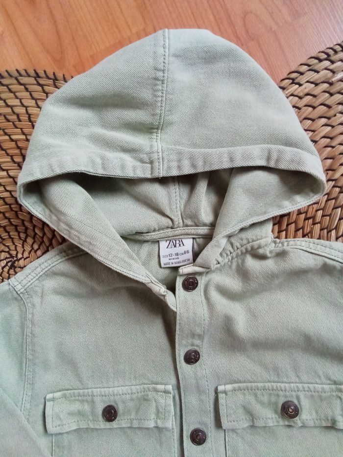 Veste kaki jean avec capuche Zara taille 12/18 mois - photo numéro 2