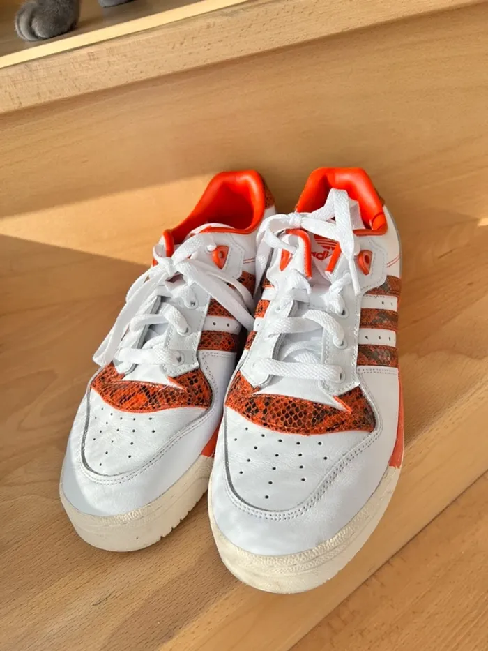 Basket adidas rivalry low