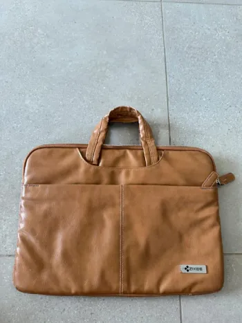 Pochette ordinateur Zikee, il ya quelques marques d'usures 37x26cm