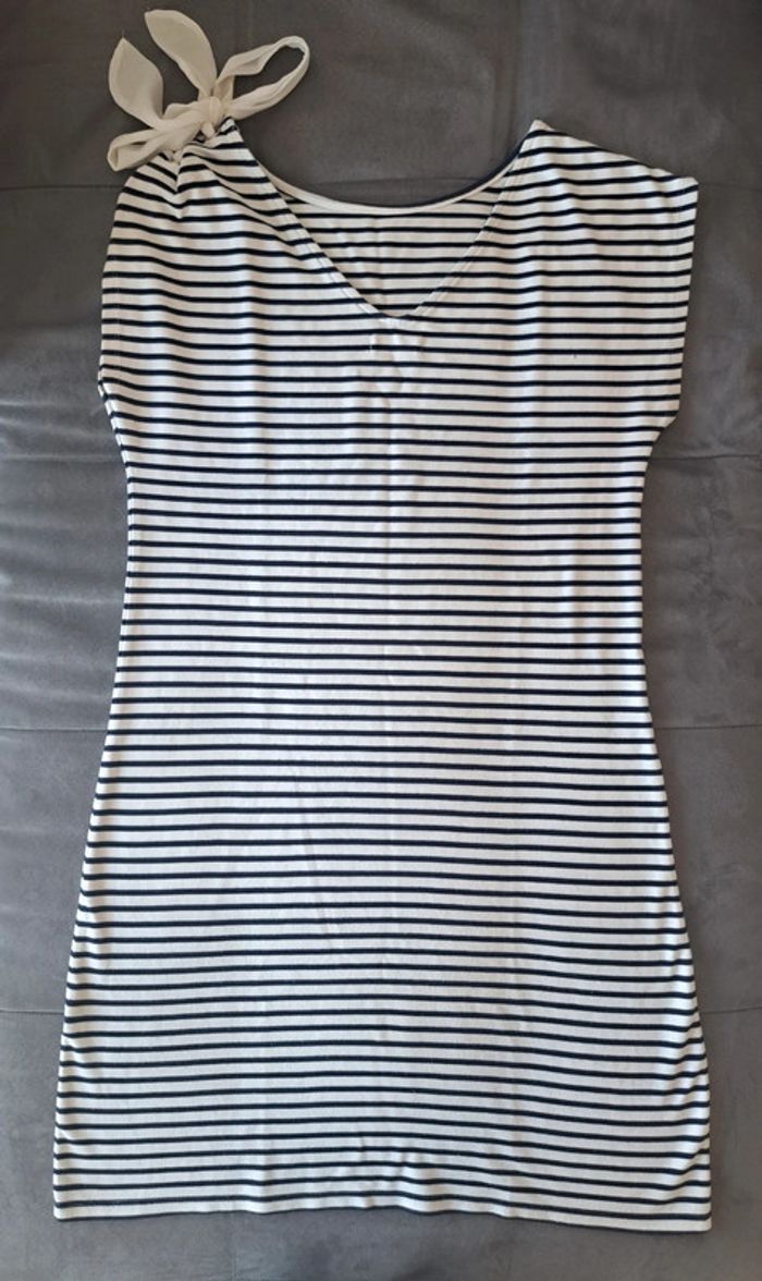 Robe noire et blanche Cache cache
