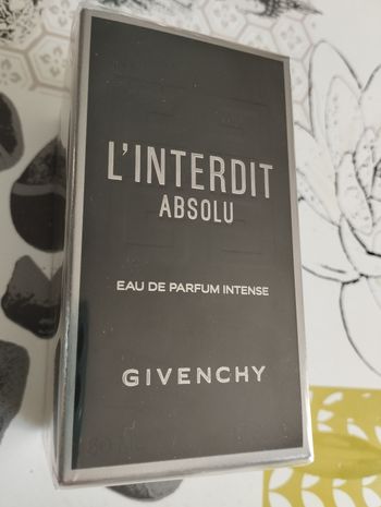 L'interdit absolu Givenchy