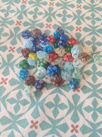 50 Perles coeur multicolore