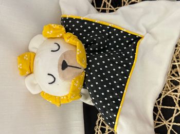 Doudou plat Lion SAUTHON visage dormeur Blanc, Jaune & Noir à Pois