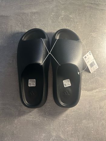 Claquette adidas Yeezy Slide Noir taille 43