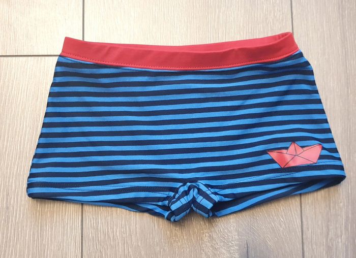 Maillot de bain bleu. Garçon 3 ans. Marque Kiabi
