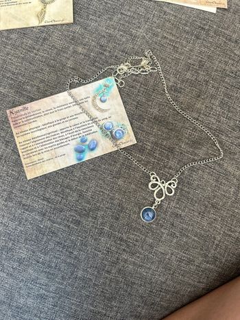 Collier pierre kyanite clair obscur