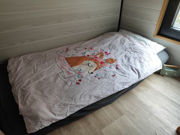 Ensemble linge de lit bébé motifs biche et liberty