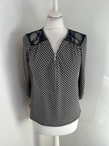 Blouse à motifs et dentelle cache cache XS