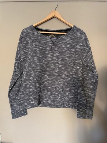 Haut à manches longues gris et blanc