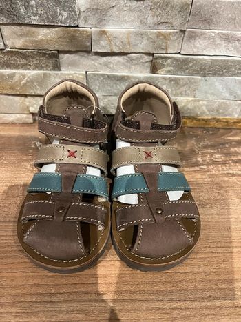 Chaussures enfant t.27 neuves
